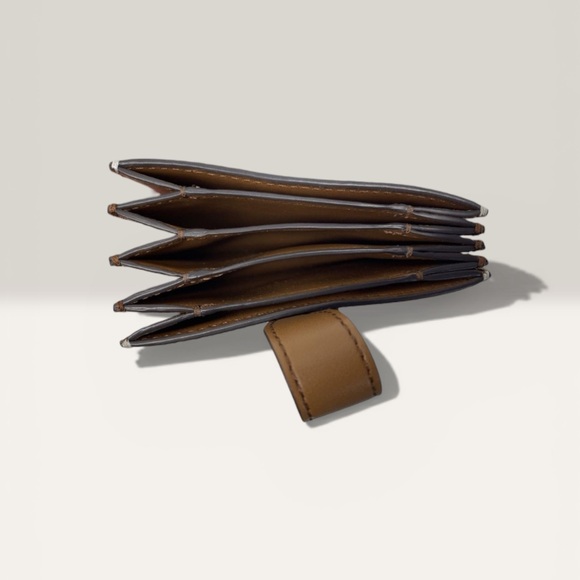 Michael Kors Jet Set Travel Accordion Card Holder - Picture 6 of 7